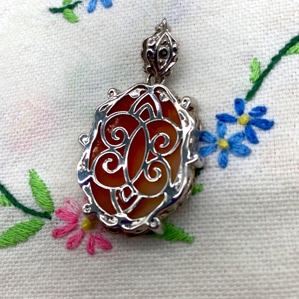 Gems En Vogue oval shaped hand carved initial, C cameo pendant 🌹 - Picture 6 of 7
